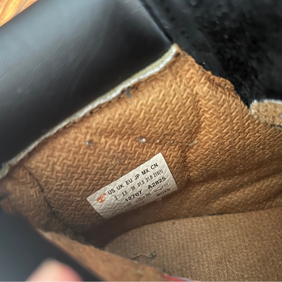 Timberland boys black waterproof 6” boot - Picture 5 of 6